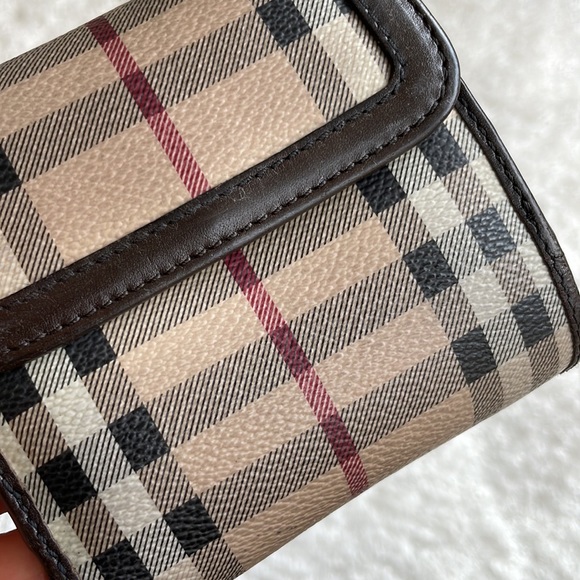 Burberry wallet. - Picture 8 of 9